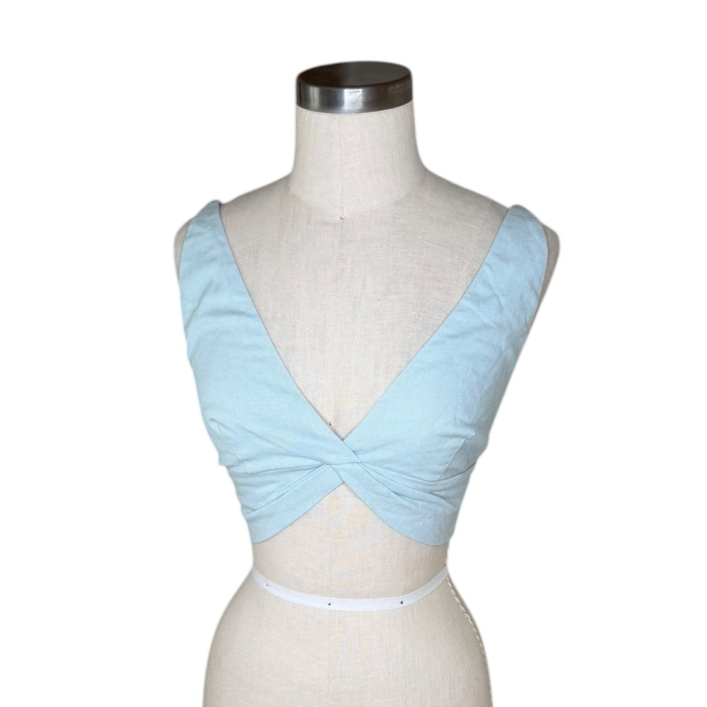 MESHKI Crop Top Light Blue Linen Blend Twist Front Women's Size Small Vacation